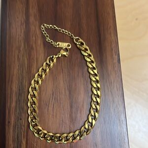 18k gold plated curb link bracelet w/ lobster clasp and safety chain/ extender.